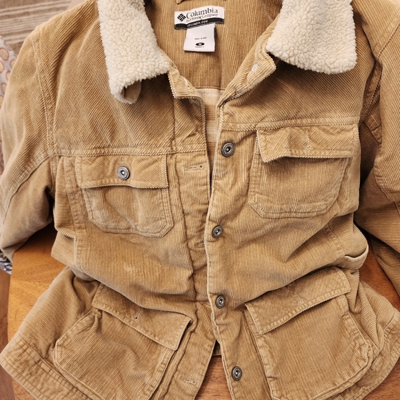 Columbia Jackets & Blazers - Columbia Tan and Cream Jean Jacket Rugged Design. Excellent Condition.